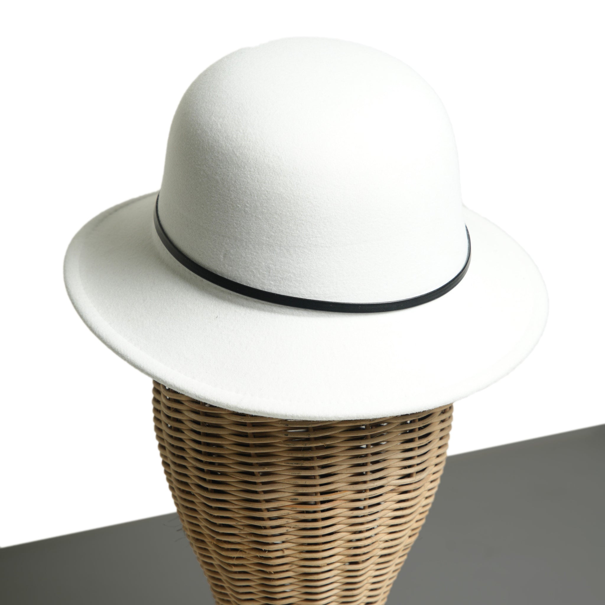 Chokore Trendy Cloche Hat (White)