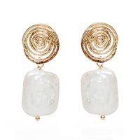 Chokore Chokore Gold Coil Baroque Water Pearl Earrings (White)